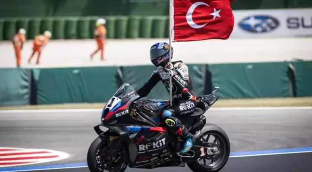 Toprak Razgatlıoğlu achieves a hat-trick at the Italy round of the Superbike Championship.
