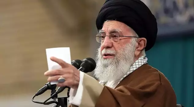 إيران، الزعيم الديني علي خامنئي من هو ومدى قوة عائلته؟