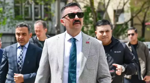 Merkeze alınan Tunceli Valisi'nden dikkat çeken paylaşım: Kudretim olsa kökünden keserdim

الترجمة إلى العربية:

