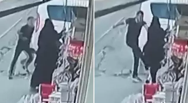 Среди улицы он напал на свою жену, ударив ее ногой и кулаком.