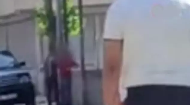 A woman was assaulted in the middle of the street in Arnavutköy.