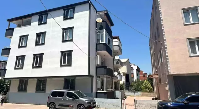 A 1.5-year-old child fell from a balcony in Kocaeli and was seriously injured.