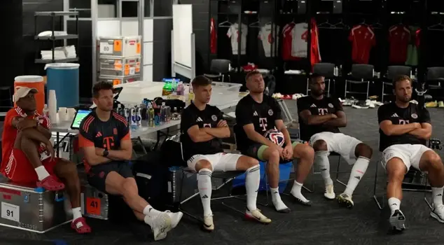 Here it is! Bayern Munich's substitutes watched the match in the locker room due to the 40-degree heat.