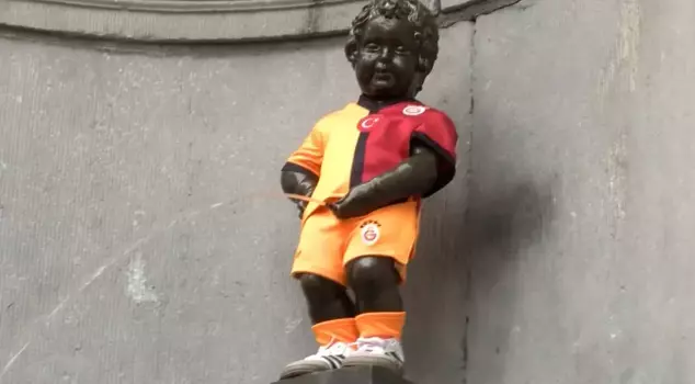Galatasaray's 5-star jersey was put on the 406-year-old Manneken Pis statue.