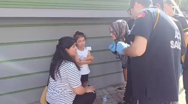 Heartbreaking moments at the scene! He didn't leave his injured mother for a moment.