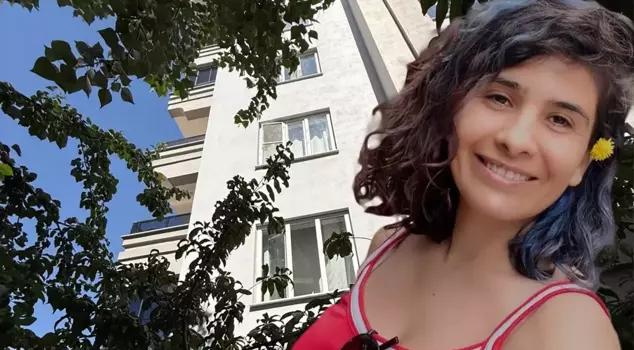 A 2-month pregnant woman who fell from the window lost her life.