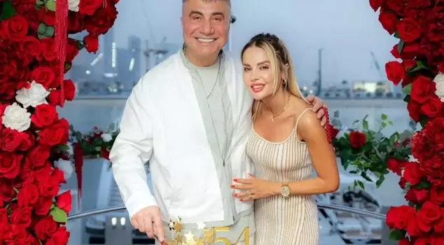 Sedat Peker made an appearance at his birthday party! The lyrics of the song are quite meaningful.