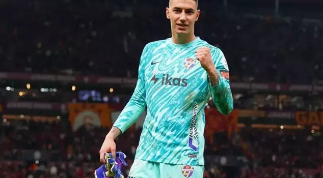 Trabzonspor has started negotiations for Berke Özer.