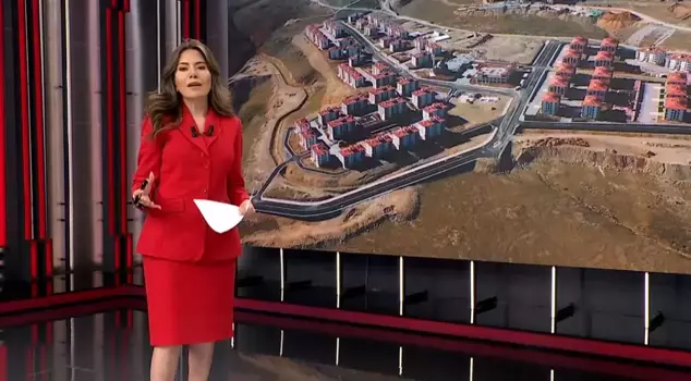 TV100 main news presenter Kübra Par: We should congratulate Murat Kurum for this achievement.
