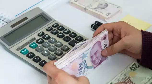 The second offer in the wage negotiations for 600,000 public workers has been announced.