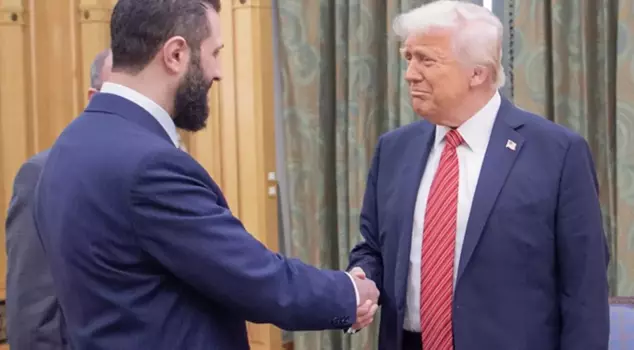 البيت الأبيض يعلن أن ترامب سيقوم برفع العقوبات عن سوريا.