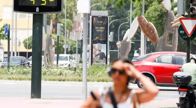 In France, 1,900 schools were closed due to extreme heat.