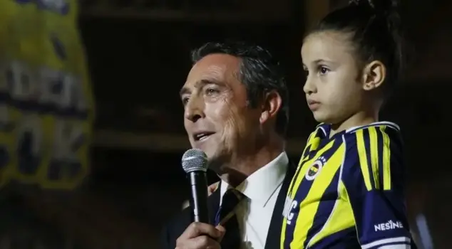 It has been revealed who the child in Ali Koç's lap is.