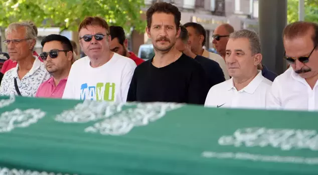 Sad news for Uraz Kaygılaroğlu on his birthday! His grandfather has passed away.