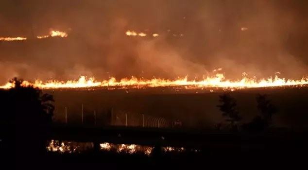 Minister Yumaklı: The fight against the fires in Buca and Ödemiş will continue until morning.