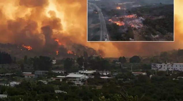 The fire in Çeşme is growing! The highway has been closed, and residential areas are being evacuated.