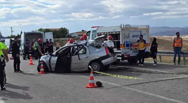 Car and truck collided: 3 dead, 2 injured.