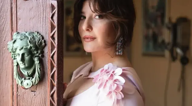 Şebnem Bozoklu has released behind-the-scenes footage of her new film: Men are topless again.