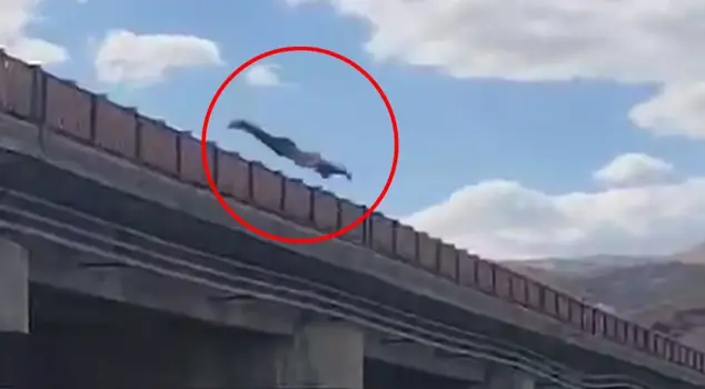 A young man who jumped into the Kızılırmak River from a bridge after making a bet with his friends has gone missing.