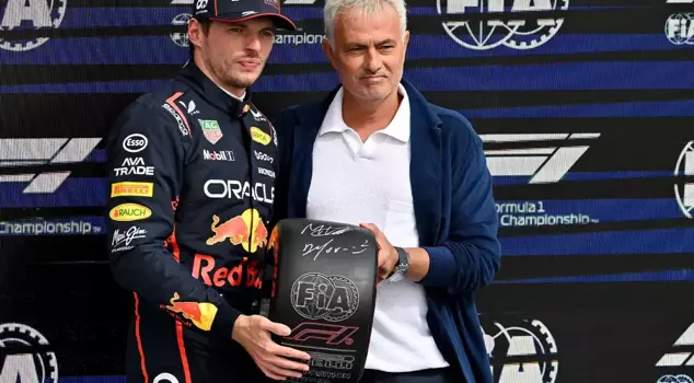 Max Verstappen takes pole position at the British GP! The award was presented by Jose Mourinho.