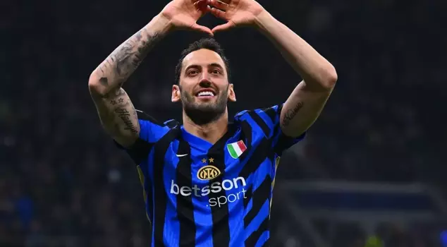 Galatasaray has started negotiations with Inter for the transfer of Hakan Çalhanoğlu.