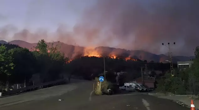 The forest fire in Hatay continues on its second day! Hundreds of people have been evacuated.