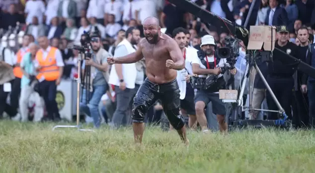 At Kırkpınar, the chief wrestler was Orhan Okulu.