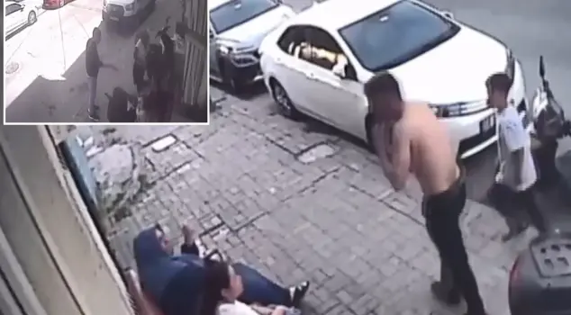 He set fire to the young man who complained about him for stealing his phone by pouring gasoline on him.