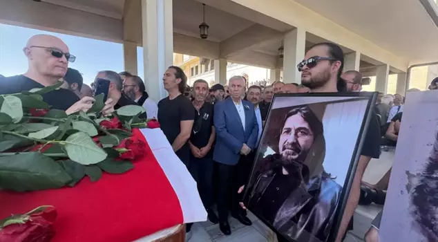 Journalist Nihat Genç was bid farewell on his final journey.