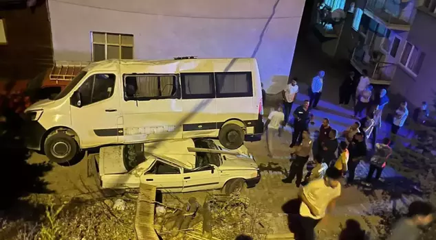 A minibus parked in Adana fell on top of a car.