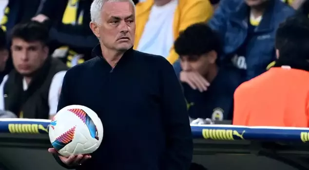 Mourinho spoke with the Manchester star: I want you at Fenerbahçe.