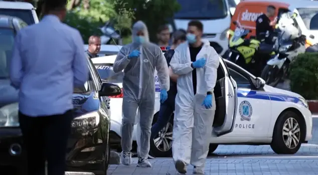 In Athens, an explosive device was found in the building where the famous journalist lives.
