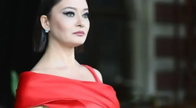 The youth pose became a sensation! Nurgül Yeşilçay was compared to Afra Saraçoğlu.