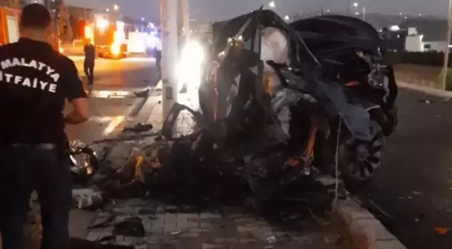 The image is from Turkey! A Tesla caught fire, and 2 people lost their lives in the vehicle.