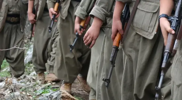 PKK terrorists will throw their weapons into a cauldron with fire inside.