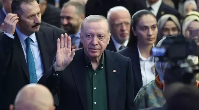 The new song of the AK Party was played for the first time: The world is waiting for us.