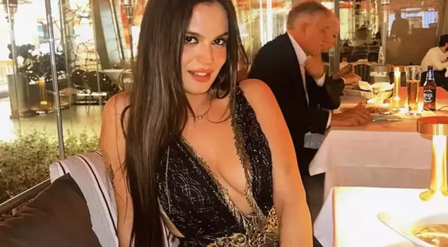 Aslı Bekiroğlu and her boyfriend are lip to lip in Çeşme!