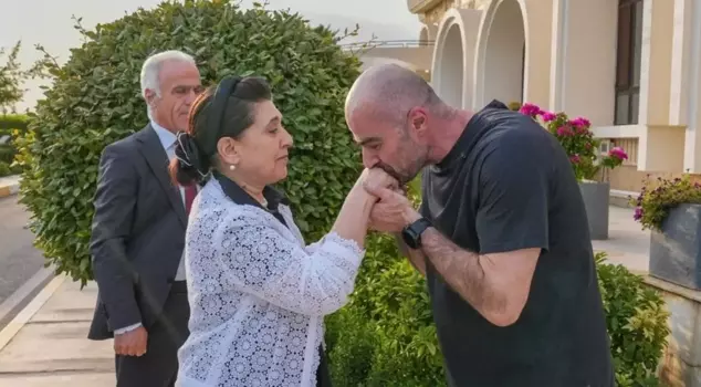Leyla Zana was welcomed this way by Bafel Talabani.