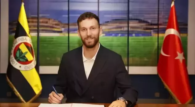 Tarık Çetin has signed with Fenerbahçe.