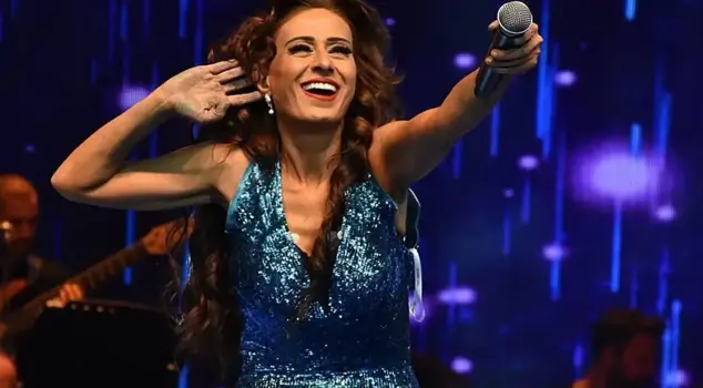 A makeup-free photo of Yıldız Tilbe! She became the center of attention with her simple style.