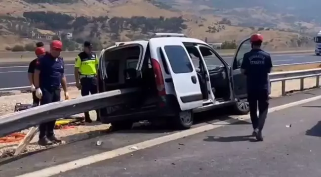 The barrier entered from the motor and exited from the trunk: 2 people lost their lives.