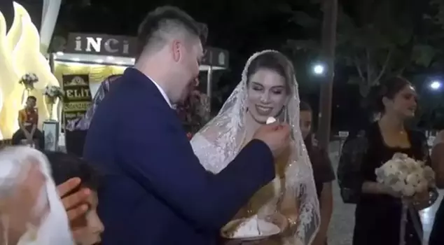 The wedding cake sent 60 people to the hospital.