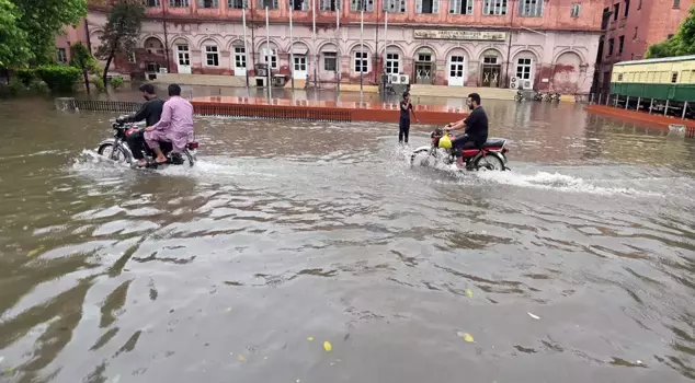 The death toll from the flood disaster in Pakistan has risen to 117.