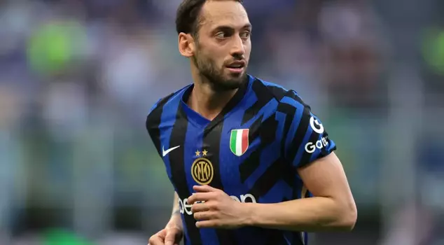 The reason for Hakan Çalhanoğlu's transfer not happening at Galatasaray is Osimhen.