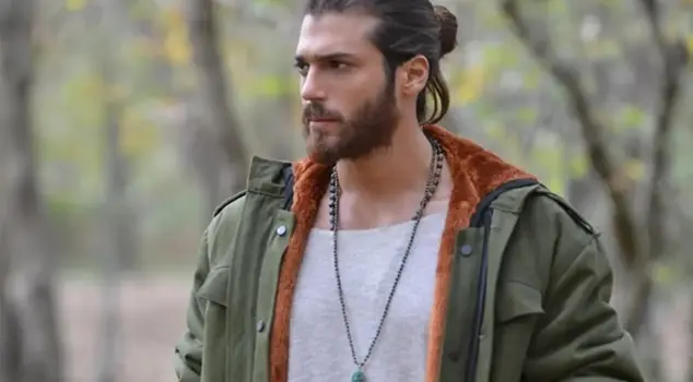 Can Yaman, who prefers Italy over his home country, is in Bodrum with his girlfriend.