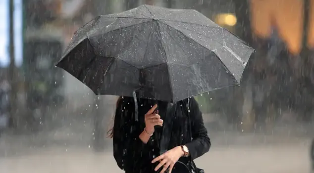 Meteorology issues thunderstorm and heavy rain warning for 15 cities.