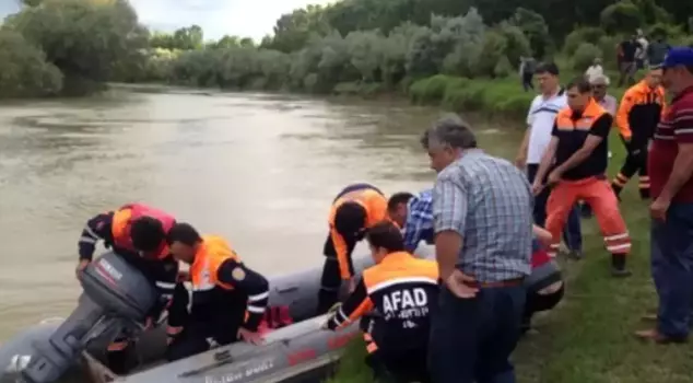 Two children who entered the river in Eskişehir have gone missing.