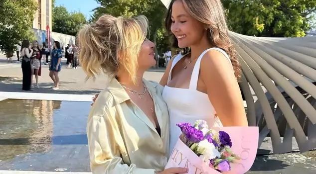 Это было имя, которое оставило след в 90-х, а теперь у него есть дочь, которая выше его роста.