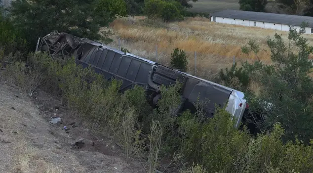 A passenger bus overturned in Balıkesir: 27 injured.