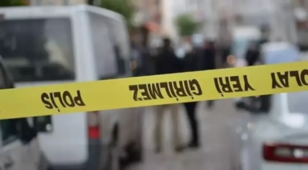 Haciz işlemi gerçekleştiren icra memuru ve avukata silahlı saldırı, Rusçaya şu şekilde çevrilebilir:

